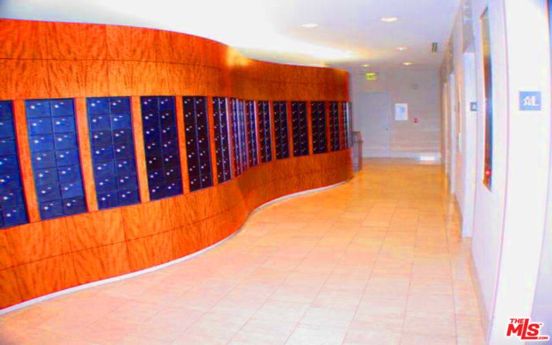 Hallway to elevators/mail boxes