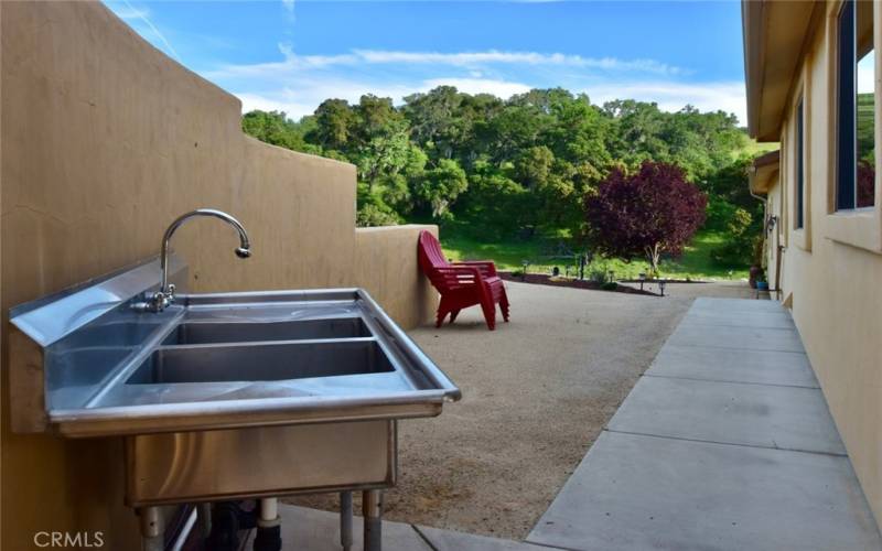 BBQ area with Sink