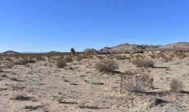 0 E End Road, Lucerne Valley, California 92356, ,Land,Buy,0 E End Road,HD24083938
