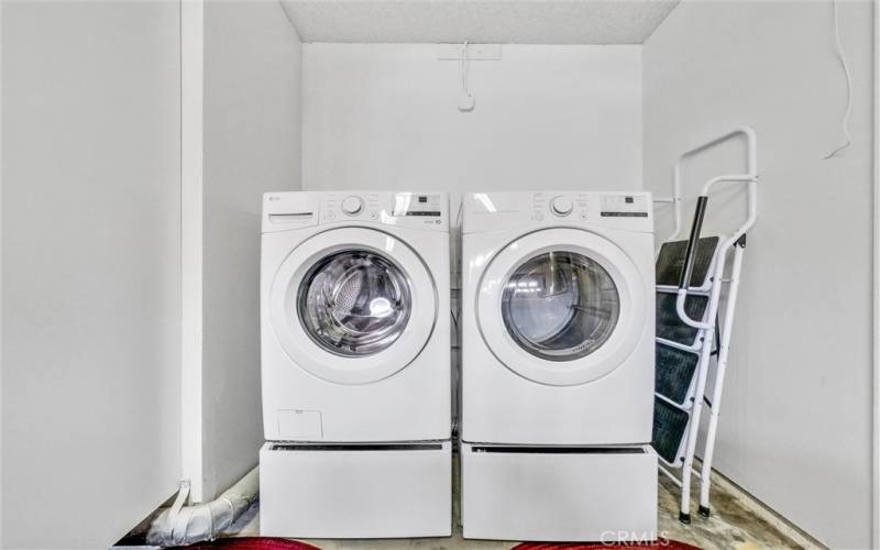 washer / dryer not included
