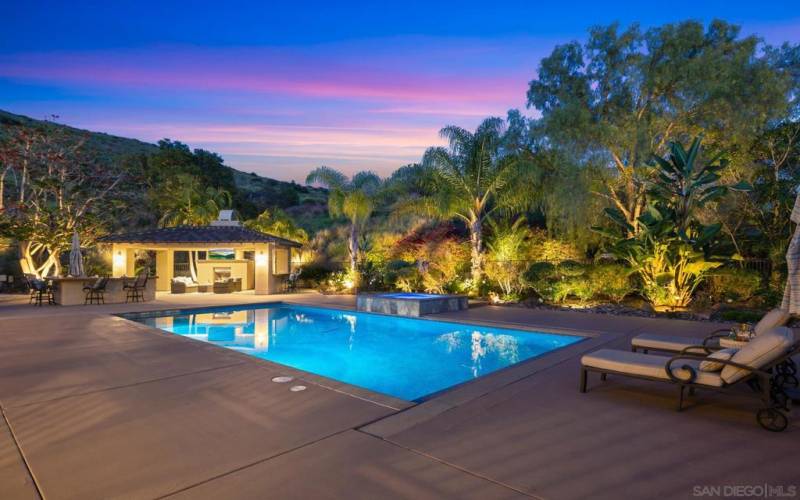 Spacious backyard featuring pool, jacuzzi, bbq and outdoor seating area.