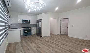 1210 S Plymouth Boulevard 1/2, Los Angeles, California 90019, 3 Bedrooms Bedrooms, ,2 BathroomsBathrooms,Residential Lease,Rent,1210 S Plymouth Boulevard 1/2,24386807