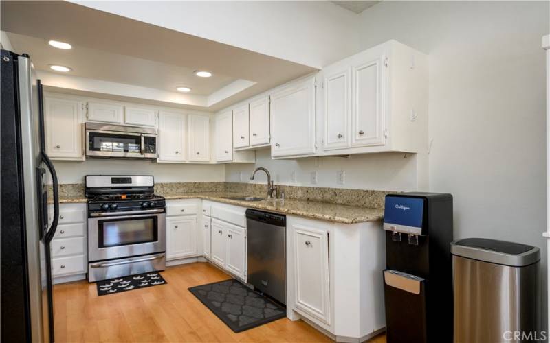 Nice sized kitchen with granite counters and stainless steel appliances.