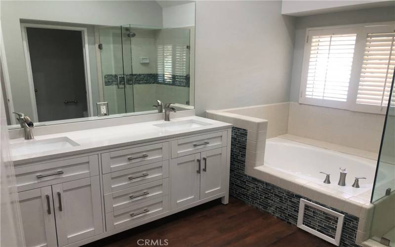MASTER BATH DOUBLE SINKS TUB AND SHOWER
