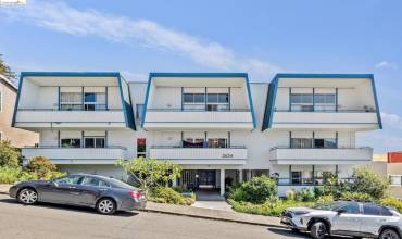 2634 Virginia St 14, Berkeley, California 94709, 1 Bedroom Bedrooms, ,1 BathroomBathrooms,Residential,Buy,2634 Virginia St 14,41058491