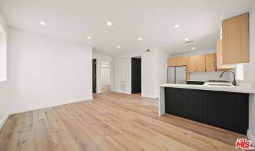 1520 Magnolia Avenue 3, Los Angeles, California 90006, 2 Bedrooms Bedrooms, ,1 BathroomBathrooms,Residential Lease,Rent,1520 Magnolia Avenue 3,24387957