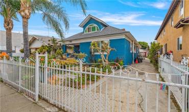 1121 E 55th Street, Los Angeles, California 90011, 5 Bedrooms Bedrooms, ,2 BathroomsBathrooms,Residential Income,Buy,1121 E 55th Street,DW24077473