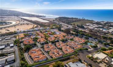 WALKING DISTANCE TO THE DEL MAR RACE TRACK AND BEACH
