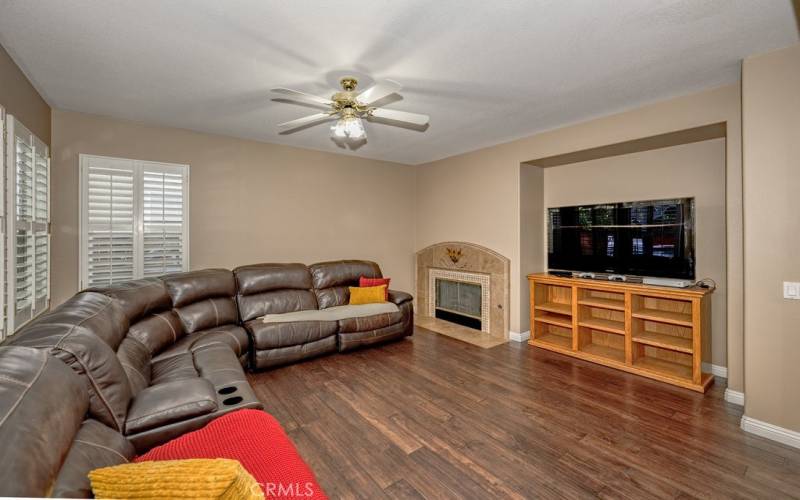 Family room space in Saugus CA pool home for sale.