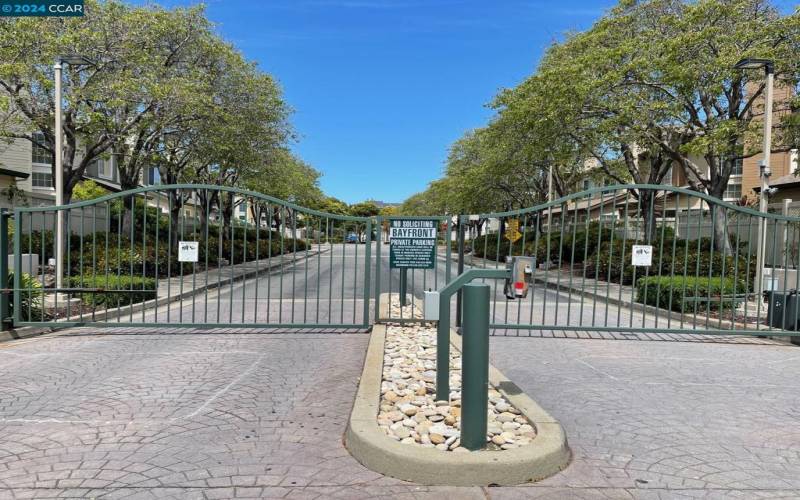 Desirable gated Marina Bay-Bayfront