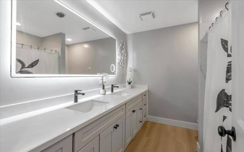 New double-sink quartz vanity