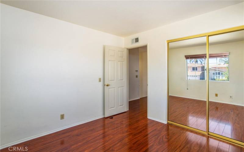 Secondary bedroom , mirrored closet