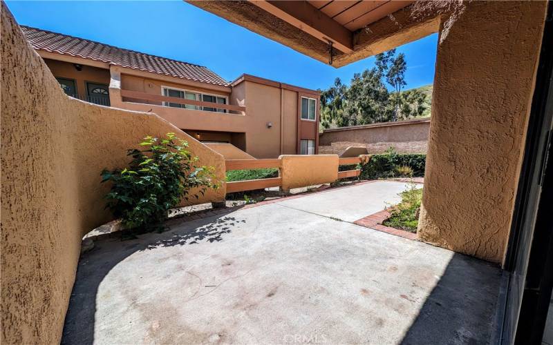 Corner Patio with wrap around private outdoor space