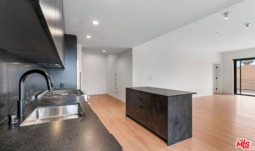 10700 Tabor Street 322, Los Angeles, California 90034, 2 Bedrooms Bedrooms, ,2 BathroomsBathrooms,Residential Lease,Rent,10700 Tabor Street 322,24391021