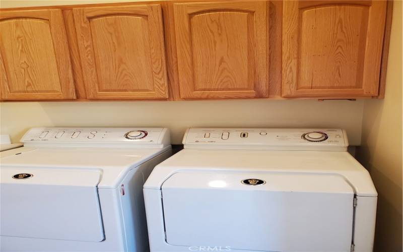 washer and dryer also included