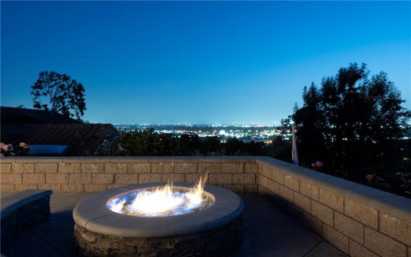The 'dancing fire' pit keeps you warm on the cool California evenings.