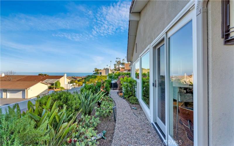 Don't miss seeing this 3 bedroom 2 bath house in person! Single level; beauty with views of the ocean, Saddleback mountains and city lights.