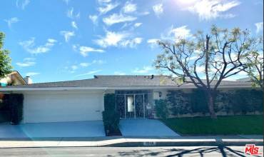 5248 LOS ENCANTOS Way, Los Angeles, California 90027, 4 Bedrooms Bedrooms, ,4 BathroomsBathrooms,Residential Lease,Rent,5248 LOS ENCANTOS Way,24391329