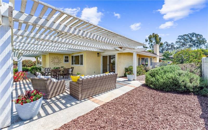 Spacious side yard, potential galore to create your personalized outdoor living space
