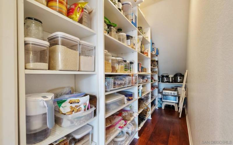 This model has one of the largest pantries - ample storage for the largest of families!