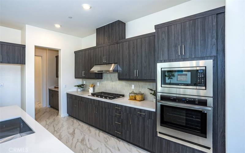 Kitchen/Upgraded Cabinetry