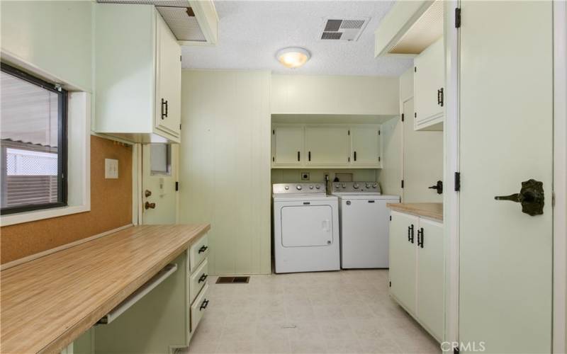 Laundry room/office