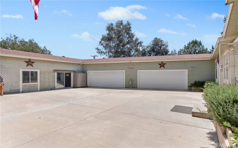 4 car garage attached to the main house (right) and pet grooming facility (left)