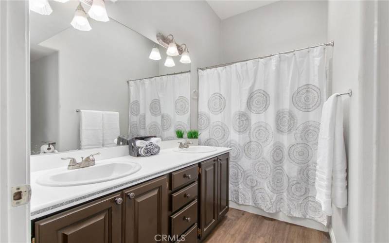 Hall Bathroom with full size tub/shower