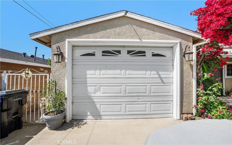 Front driveway/Garage