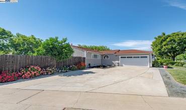 135 Lee Ave, Livermore, California 94551, 3 Bedrooms Bedrooms, ,2 BathroomsBathrooms,Residential,Buy,135 Lee Ave,41059774