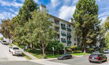 Located at the end of a cul de sac, with permit street parking for residents. Walk to Balboa Park, quiet location.