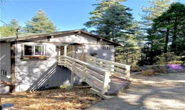 641 Ivy Lane, Lake Arrowhead, California 92352, 3 Bedrooms Bedrooms, ,1 BathroomBathrooms,Residential Lease,Rent,641 Ivy Lane,RS24069452