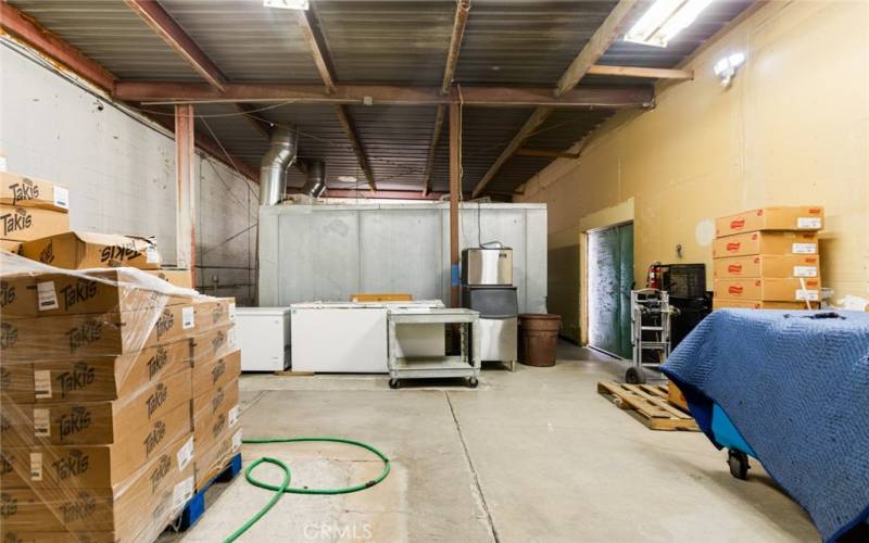 Interior warehouse-freezer