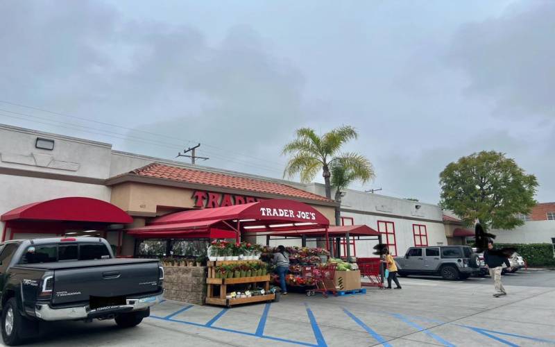 Your local Trader Joe's, Von's Supermarket and Whole Foods are conveniently located.