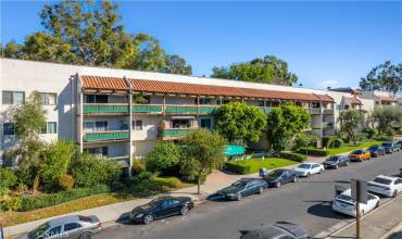 5460 White Oak Avenue G106, Encino, California 91316, 2 Bedrooms Bedrooms, ,2 BathroomsBathrooms,Residential,Buy,5460 White Oak Avenue G106,SR24097316