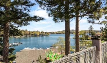 4 Village B, Lake Arrowhead, California 92352, 2 Bedrooms Bedrooms, ,3 BathroomsBathrooms,Residential,Buy,4 Village B,EV24097955