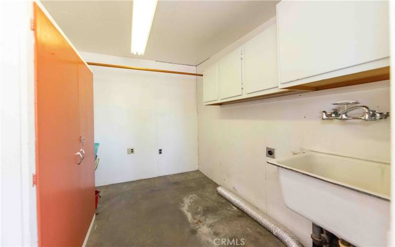Laundry room with separate entrance