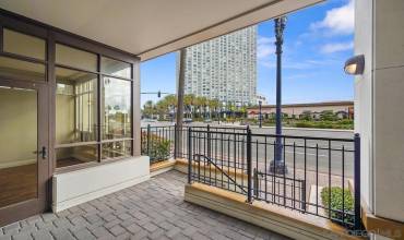 700 W Harbor Dr 103, San Diego, California 92101, 1 Bedroom Bedrooms, ,1 BathroomBathrooms,Residential,Buy,700 W Harbor Dr 103,240011263SD