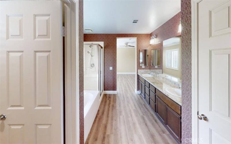 Primary Bath has Double Sinks with Granite Countertops, Separate Shower & Soaking Tub