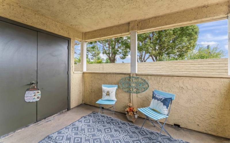 patio w laundry closet