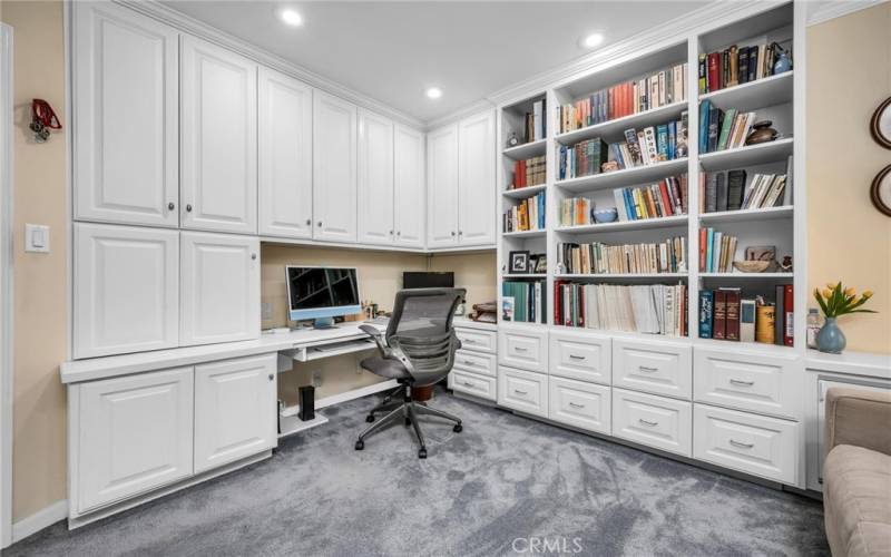 2nd Bedroom office set up as office option