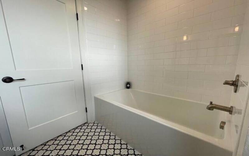 2218 208 Bathtub