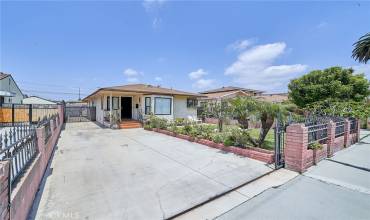 4837 W 117th Street, Hawthorne, California 90250, 3 Bedrooms Bedrooms, ,2 BathroomsBathrooms,Residential,Buy,4837 W 117th Street,SB24104089