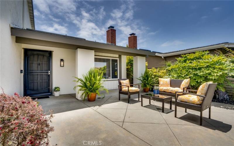 This quiet gated courtyard is perfect for kids & pets!