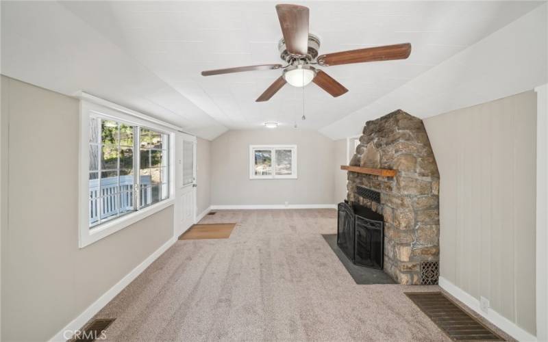 Living room - Find the hidden fossil at the fireplace!