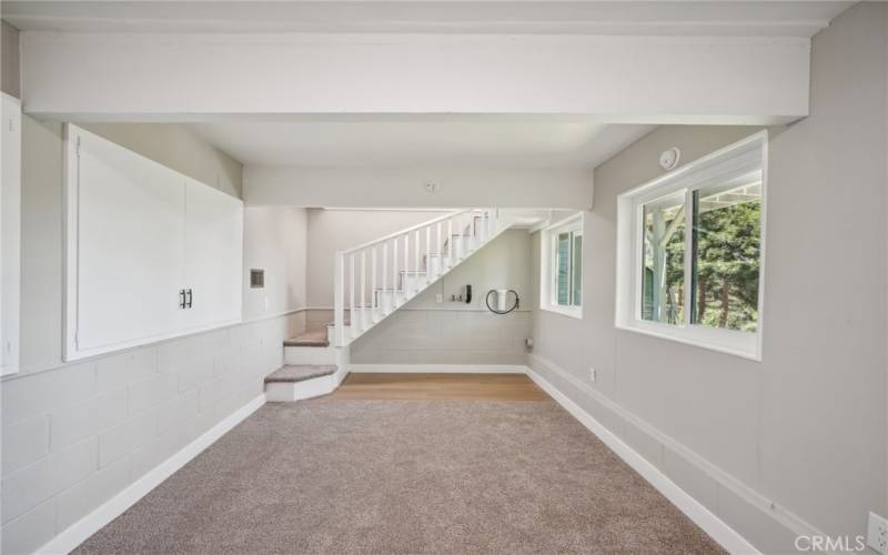 Bonus room with laundry / potential bedroom 2