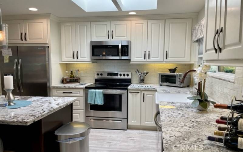 Beautiful Upgraded Kitchen with Everything That You Need.
