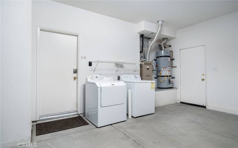 Garage/Washer & Dryer