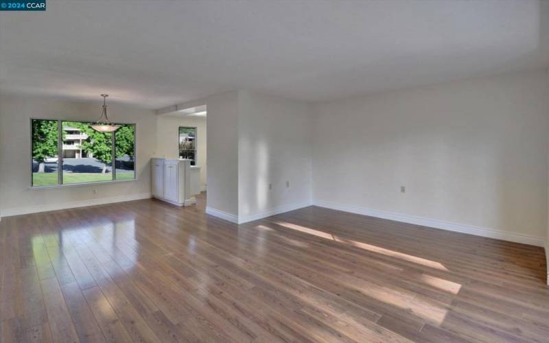 Living Room/Dining Area