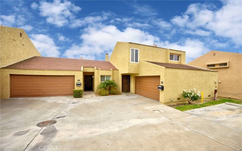 3 bed, 2.5 bath end unit, open floorplan, garage, pool, near top schools.